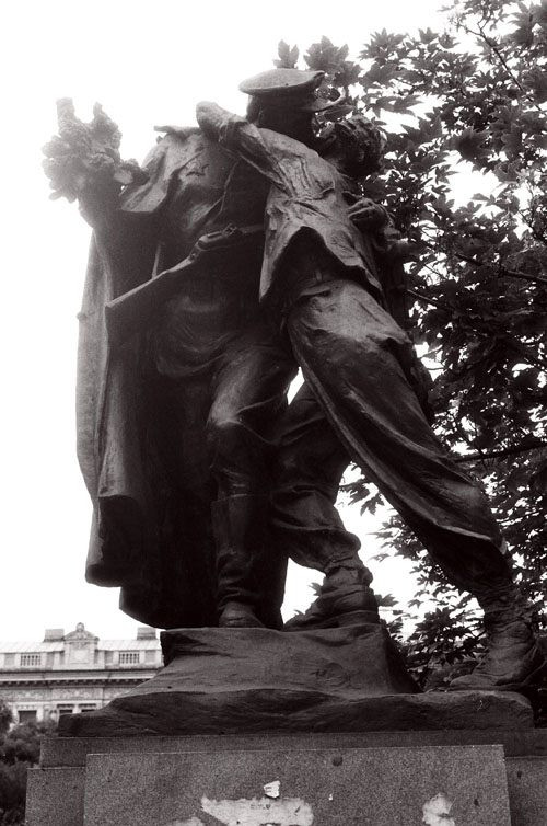 Karel Pokorný's sculpture 'Sbratření,' photo credit Caleb Crain